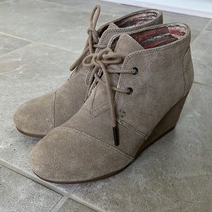 Tom’s Wedges - Taupe Suede - Size 6.5